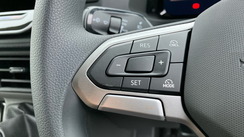 Volkswagen Crafter Cr35 Mwb Diesel Fwd 2.0 TDI 140PS Commerce Plus Low Roof Van